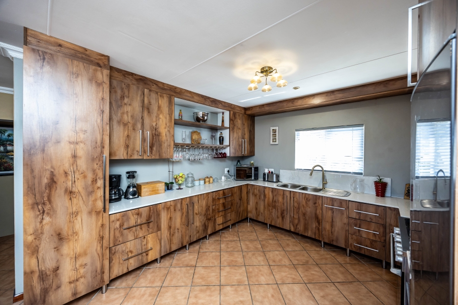 5 Bedroom Property for Sale in Gonubie North Eastern Cape